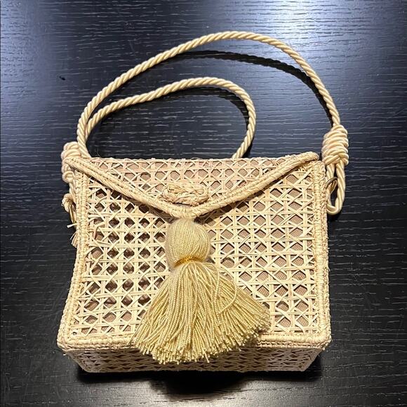 Chic Woven Handbag with Tassel - Picture 1 of 4